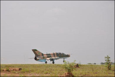 資料圖:出口尼日利亞的殲7戰(zhàn)斗機(jī) 資料圖:出口尼日利亞的殲7戰(zhàn)斗機(jī)