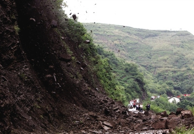 ���գ������h��ͨ�������l(xi��ng)�Ĺ�·ˮ�͎r�ضγ��F(xi��n)��������·�����������ͨ���؞ą^(q��)�ĵ�·�������¾���ӛ�� ���F�� �z