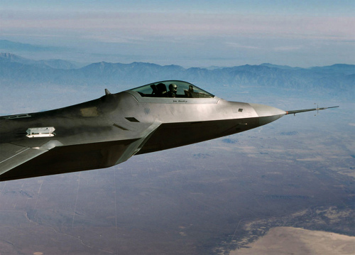 ��܊F-22��(zh��n)���C