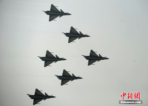 八一飛行表演隊珠海獻(xiàn)技 八一飛行表演隊珠海獻(xiàn)技