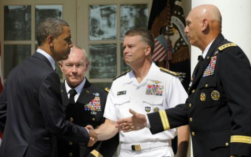 溫尼菲爾德海軍上將(中) 溫尼菲爾德海軍上將(中)