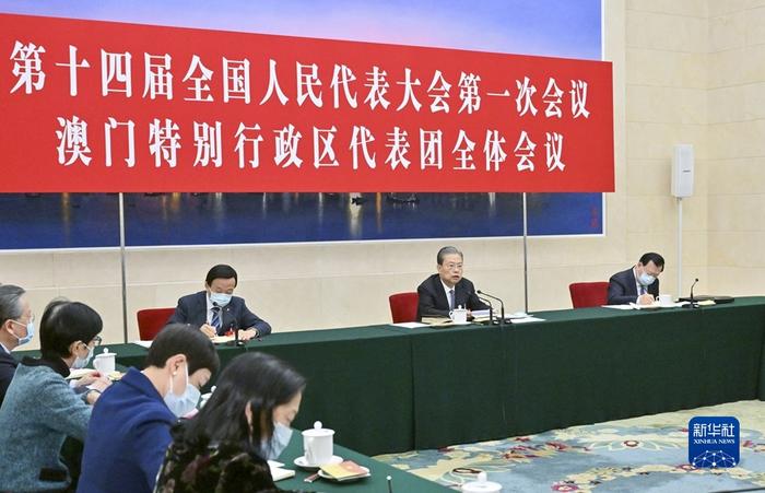 趙樂際參加澳門代表團(tuán)審議