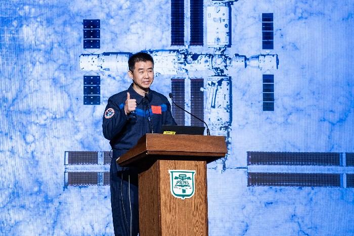 國家載人航天工程代表團(tuán)成員與香港學(xué)生交流