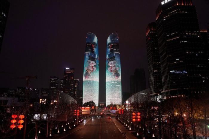 成都點亮地標(biāo) 慶?！赌倪钢[?！房偲狈客黄?00億元