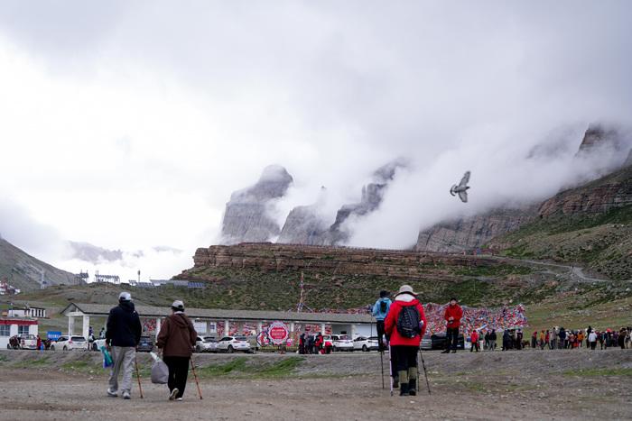 岡仁波齊轉(zhuǎn)山徒步催熱文旅產(chǎn)業(yè)