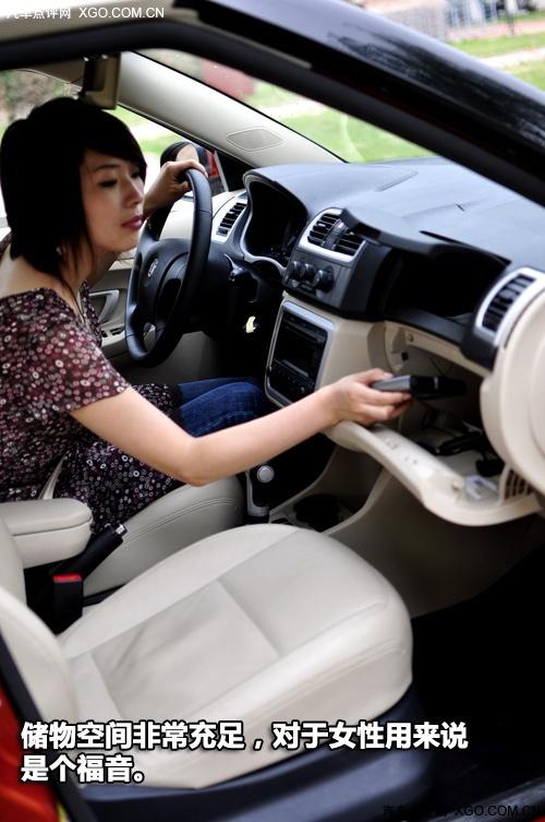 空間不輸緊湊型車 斯柯達(dá)晶銳詳細(xì)體驗(yàn)