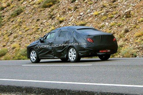 明年海外首發(fā) 標致408路試諜照首次曝光 汽車之家 明年海外首發(fā) 標致408路試諜照首次曝光 汽車之家