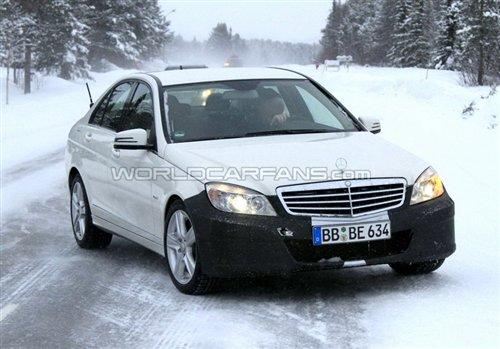 預(yù)計(jì)年底亮相 改款奔馳C級路試首次曝光 汽車之家 預(yù)計(jì)年底亮相 改款奔馳C級路試首次曝光 汽車之家