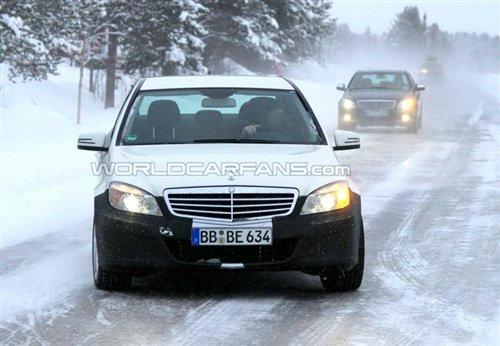 預(yù)計(jì)年底亮相 改款奔馳C級路試首次曝光 汽車之家 預(yù)計(jì)年底亮相 改款奔馳C級路試首次曝光 汽車之家