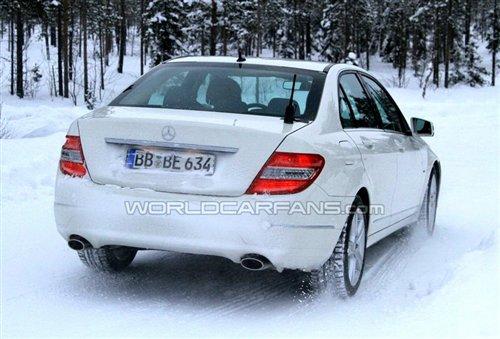 預(yù)計(jì)年底亮相 改款奔馳C級路試首次曝光 汽車之家 預(yù)計(jì)年底亮相 改款奔馳C級路試首次曝光 汽車之家