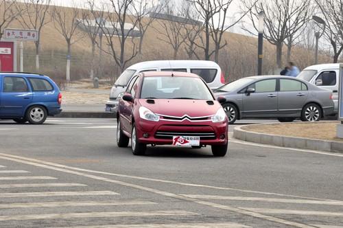 "紅色旋風(fēng)來襲" 測試東風(fēng)雪鐵龍C2 VTS