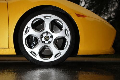 風(fēng)馬牛也相及 對(duì)比試駕法拉利/蘭博基尼