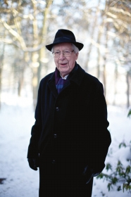 馬悅?cè)粸槟员慌Q不平稱與他是四支煙的關(guān)系