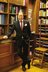 諾獎(jiǎng)評(píng)委:莫言獲獎(jiǎng)是五個(gè)人的競(jìng)爭(zhēng)而不是兩人