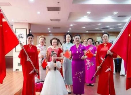 旗袍會(huì)長(zhǎng)：在“她”時(shí)代，做她自己