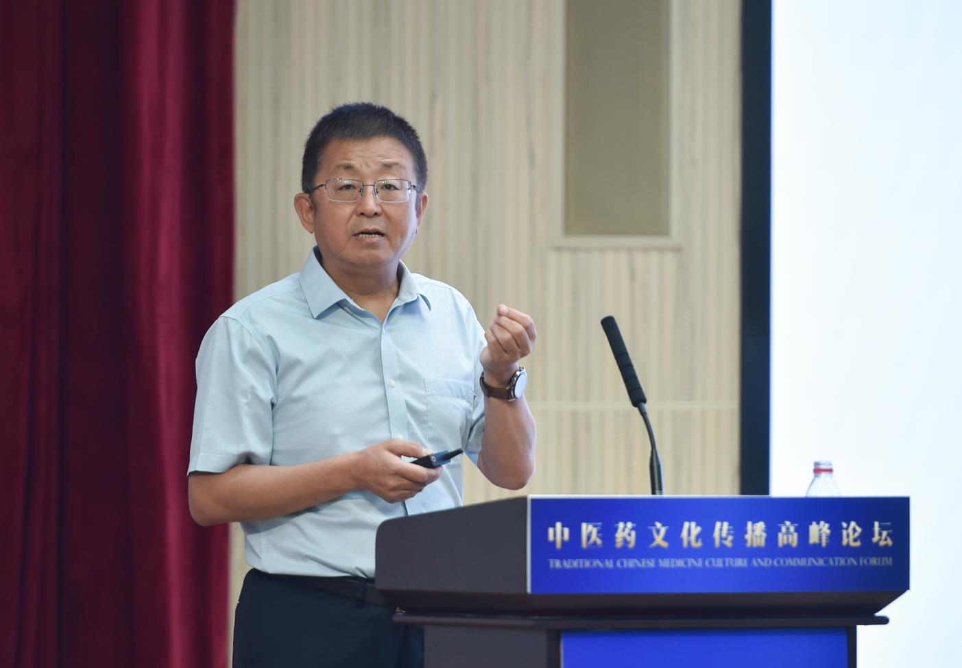 中國中醫(yī)科學(xué)院原院長、首席研究員、中國非物質(zhì)文化遺產(chǎn)保護協(xié)會副會長兼中醫(yī)藥委員會會長曹洪欣發(fā)表主旨演講。