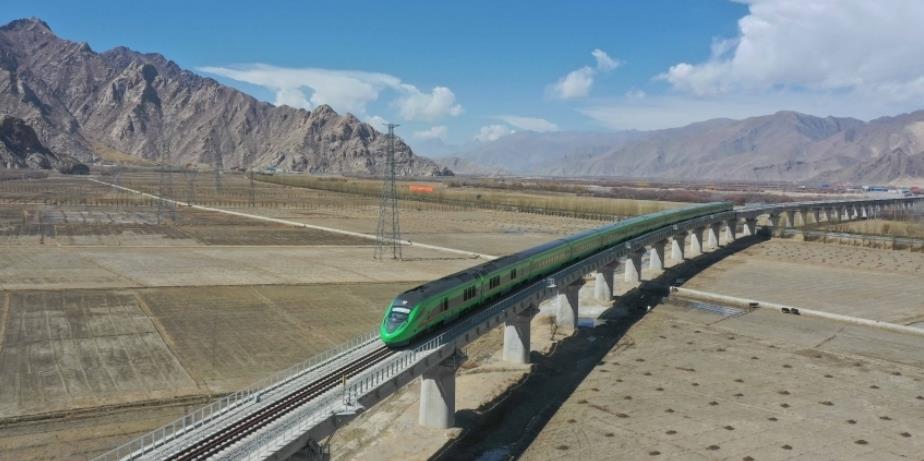 中國速度，讓奇跡不斷發(fā)生<p>有一種速度叫中國速度，有一種效率是中國效率。這十年，中國速度一次次驚艷世界。<p>