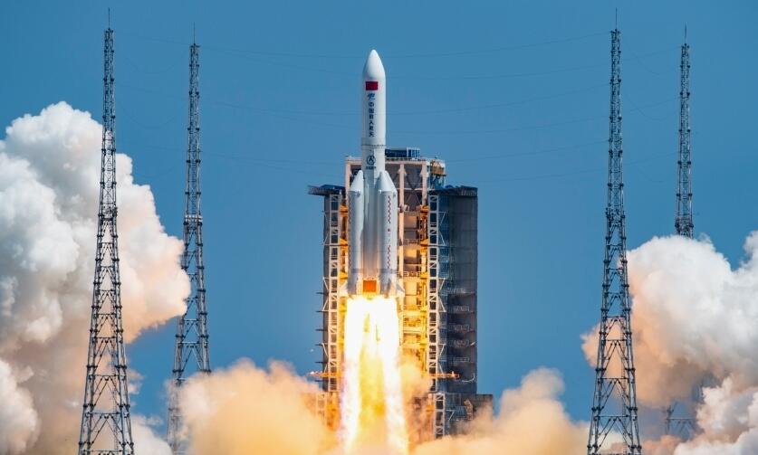 十年鏗鏘步，中國新坐標<p>以非凡十年的奮進征程為縱軸，以時代先鋒的擔當作為為橫軸，立于新時代中國的現(xiàn)實原點，來路星光燦燦，今朝群英堂堂。<p>