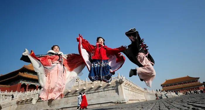 國(guó)潮俘獲“Z世代”，中國(guó)人審美旨趣向內(nèi)看