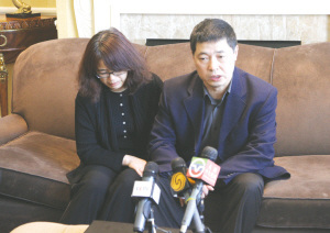 呂令子父母出席媒體見(jiàn)面會(huì)周丹齡開(kāi)始練習(xí)走路