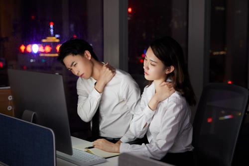 久坐傷身！中醫(yī)教你三組動(dòng)作緩解肩頸疲勞