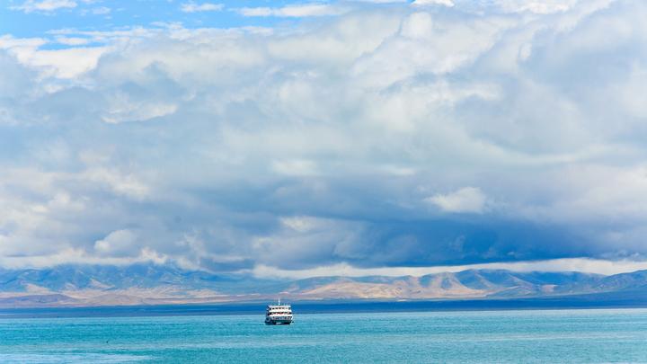 江山如此多嬌 | 青海湖不遠(yuǎn)，馬鼻子下湖泊含鹽