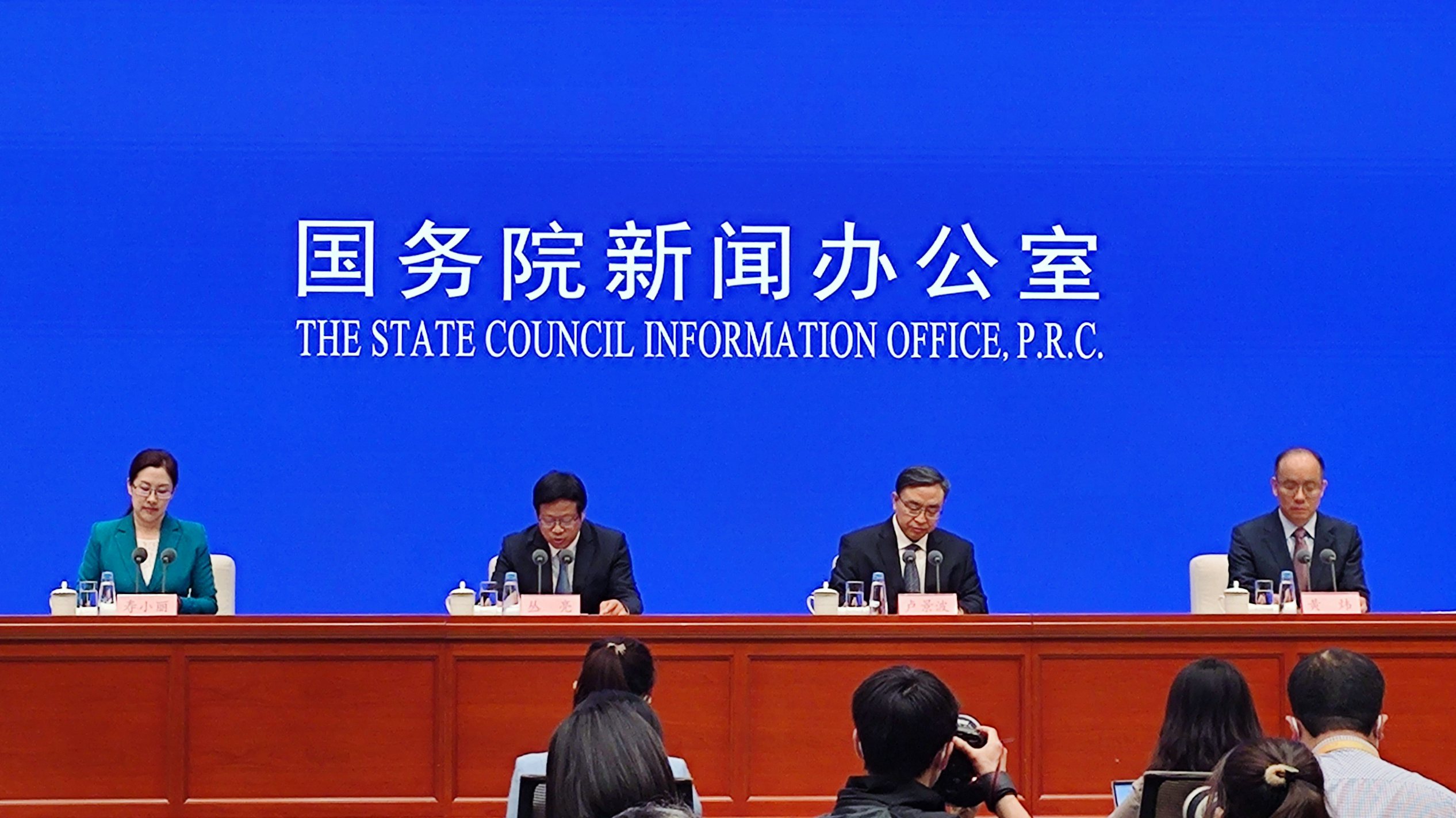 國(guó)新辦舉行介紹“保障糧食安全，端牢中國(guó)飯碗”有關(guān)情況發(fā)布會(huì) 