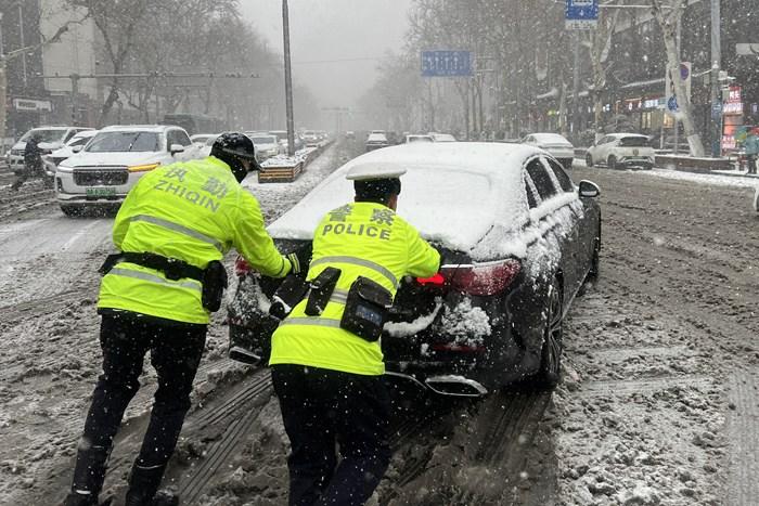 積雪深度超15厘米！濟(jì)南發(fā)布暴雪紅色預(yù)警