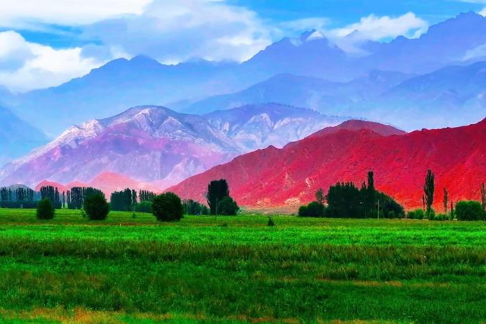 新疆溫宿：夏日塔村風(fēng)景如畫(huà)引游客